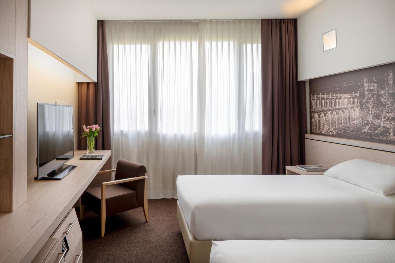 Una Hotels Bologna San Lazzaro Сан Ладзаро ди Савена Екстериор снимка